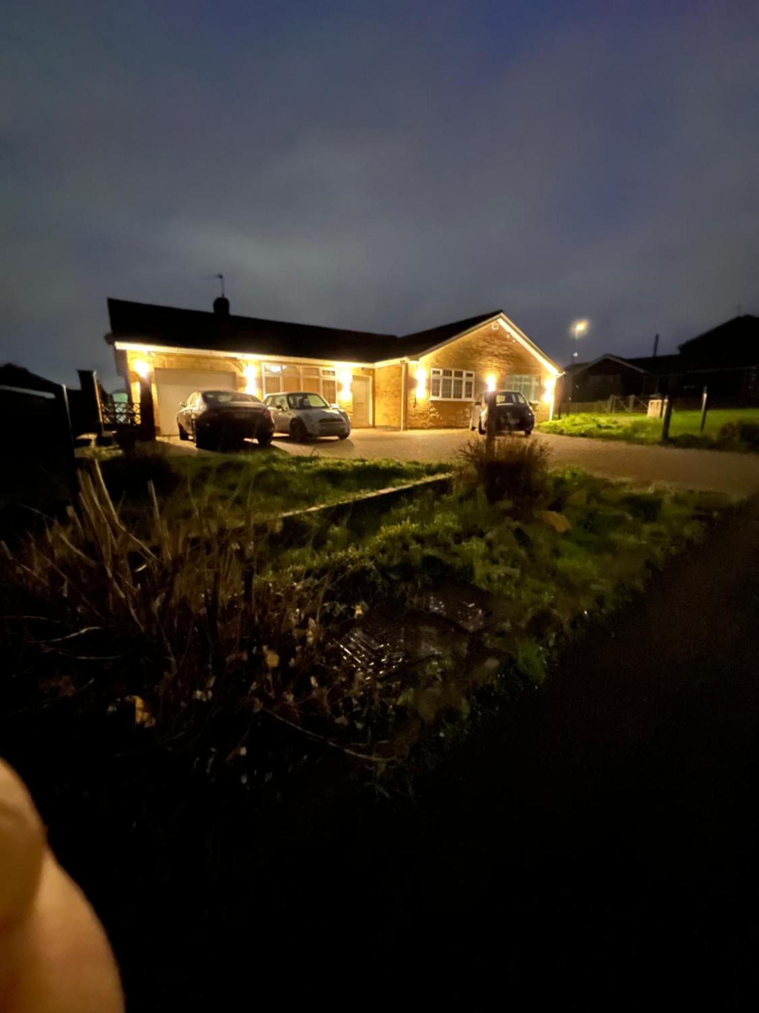 Double Room At The Bungalow With Shared Shower Room Kettering Exteriér fotografie